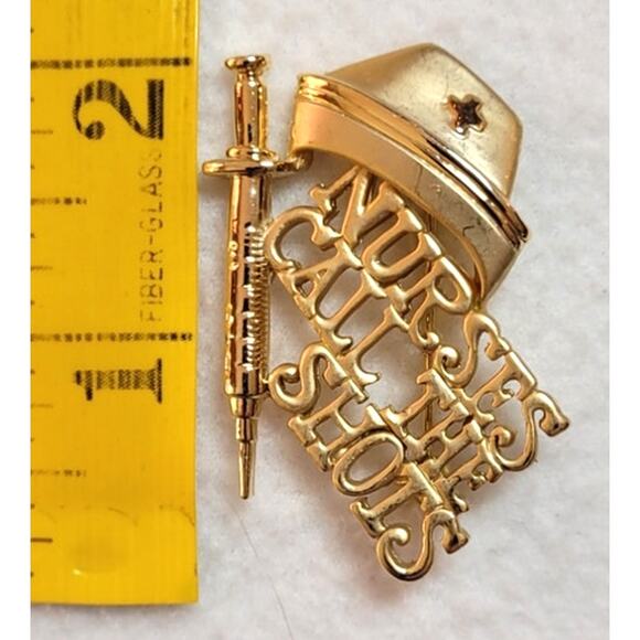 Nurses Call The Shots Brooch Signed Danecraft Vintage Matte Goldtone - Picture 2 of 4